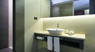 Гостиница DoubleTree by Hilton Екатеринбург Екатеринбург Люкс с 1 спальней с кроватью размера «king-size»-4