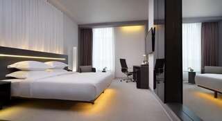Гостиница DoubleTree by Hilton Екатеринбург Екатеринбург Номер с кроватью размера «king-size»-1